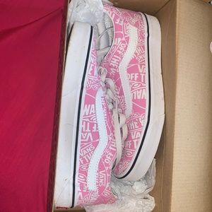 Women otw Repeat PINK VANs